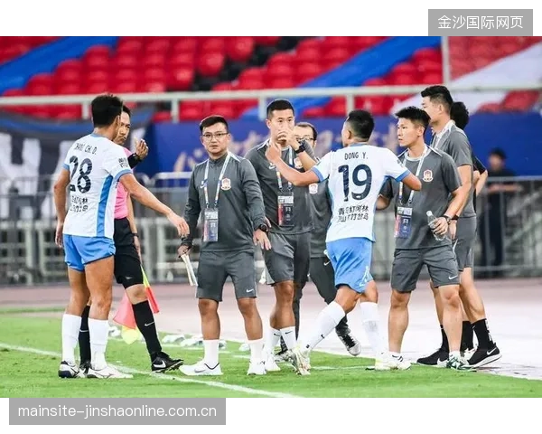 第四官员临时顶替VAR引争议：权力与责任的深层思考